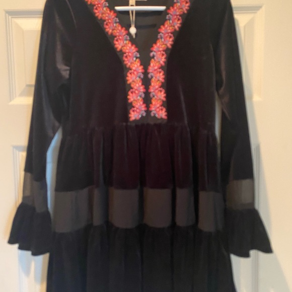 NWT Chelsea & Violet Boho Black Velvet Dress With Embroidery. - Picture 11 of 13
